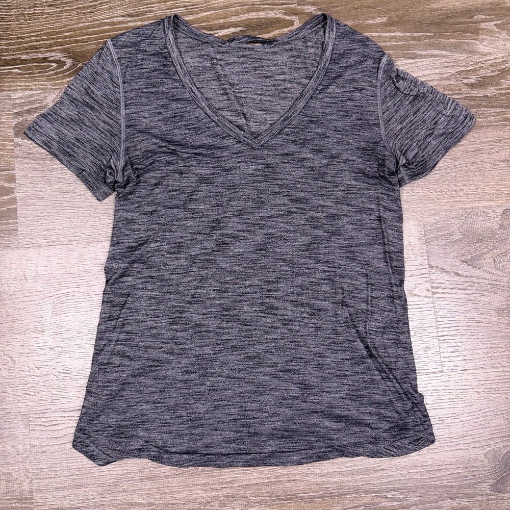 Lululemon Love Tee Womens Size‎ 6 Gray Space Dye V-Neck Workout Top